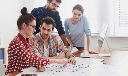 trabajando-nuevo-proyecto-casa_329181-9624